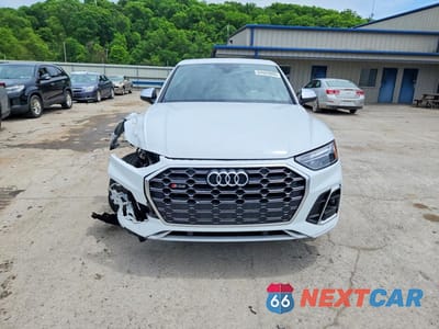 Piąte zdjęcie samochodu w środku: 2022 AUDI SQ5 SPORTBACK PREMIUM VIN:WA114AFY1N2108662 - miniatura