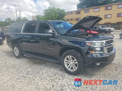 Czwarte zdjęcie samochodu z boku: 2017 CHEVROLET SUBURBAN C1500 LT VIN:1GNSCHKC7HR371919 - miniatura