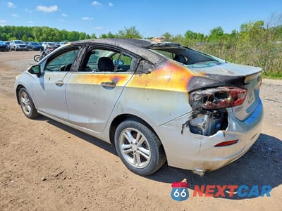 Drugie zdjęcie samochodu z przodu: 2017 CHEVROLET CRUZE LT VIN:1G1BE5SM9H7153043 - miniatura