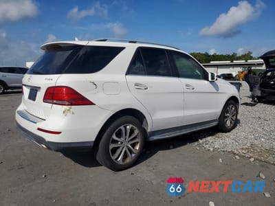 Trzecie zdjęcie samochodu z tyłu: 2016 MERCEDES-BENZ GLE 350 4MATIC VIN:4JGDA5HB7GA631328 - miniatura