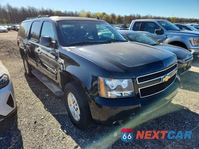 Czwarte zdjęcie samochodu z boku: 2013 CHEVROLET SUBURBAN K1500 LT VIN:1GNSKJE71DR234560 - miniatura