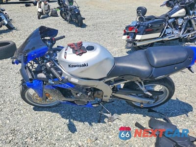 Trzecie zdjęcie samochodu z tyłu: 2006 KAWASAKI ZX600 J1 VIN:JKAZX4J116A061713 - miniatura