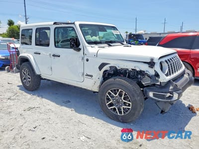 Czwarte zdjęcie samochodu z boku: 2026 JEEP WRANGLER SAHARA VIN:1C4PJXEN1TW179787 - miniatura