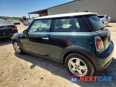 Drugie zdjęcie samochodu z przodu: 2010 MINI COOPER VIN:WMWMF3C51ATU78580 - miniatura