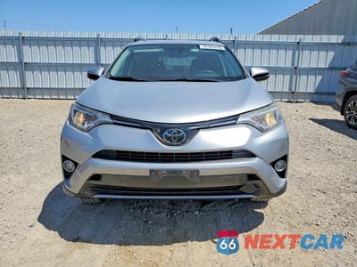 Piąte zdjęcie samochodu w środku: 2017 TOYOTA RAV4 XLE VIN:2T3WFREV7HW360858 - miniatura