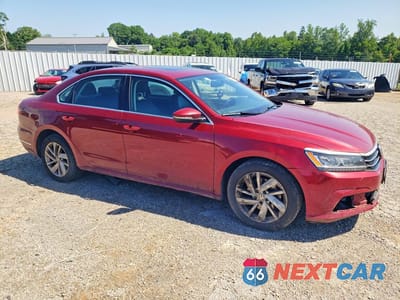 Czwarte zdjęcie samochodu z boku: 2018 VOLKSWAGEN PASSAT SE VIN:1VWBA7A36JC032603 - miniatura