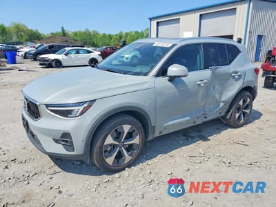 2025 VOLVO XC40 PLUS YV4L12UE7S2599978 - główne zdjęcie licytacji z USA - miniatura