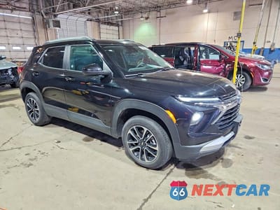 Czwarte zdjęcie samochodu z boku: 2025 CHEVROLET TRAILBLAZER LT VIN:KL79MRSL0SB209900 - miniatura