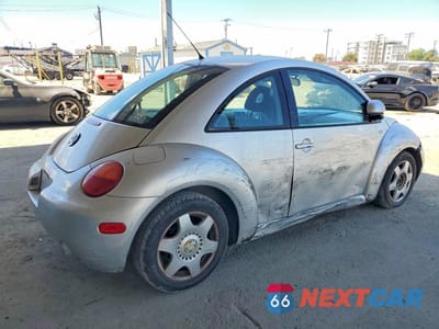 Trzecie zdjęcie samochodu z tyłu: 2000 VOLKSWAGEN NEW BEETLE GLS VIN:3VWCA21C3YM477882 - miniatura