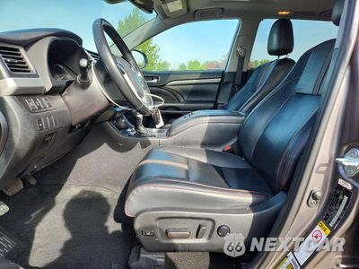 Zdjęcie 7 z 12 samochodu: 2019 TOYOTA HIGHLANDER SE VIN:5TDJZRFH8KS593358 - miniatura