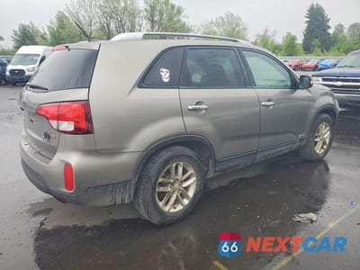 Trzecie zdjęcie samochodu z tyłu: 2015 KIA SORENTO LX VIN:5XYKTCA69FG631868 - miniatura