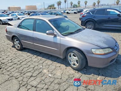 Czwarte zdjęcie samochodu z boku: 2000 HONDA ACCORD EX VIN:JHMCG6676YC030869 - miniatura