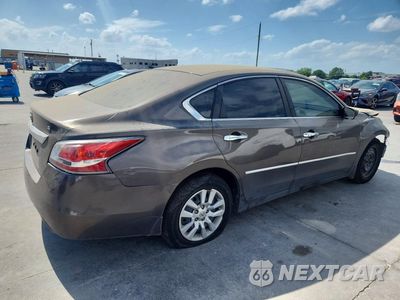 Trzecie zdjęcie samochodu z tyłu: 2015 NISSAN ALTIMA 2.5 S VIN:1N4AL3AP6FN889901 - miniatura