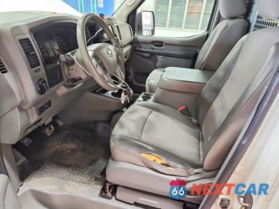 Zdjęcie 7 z 12 samochodu: 2018 NISSAN NV 2500 HD SV VIN:1N6BF0KYXJN805936 - miniatura