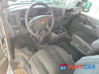 Zdjęcie 8 z 13 samochodu: 2021 CHEVROLET EXPRESS G2500 VIN:1GCWGAF76M1250701 - miniatura