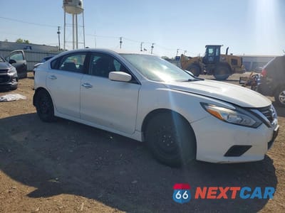 Czwarte zdjęcie samochodu z boku: 2016 NISSAN ALTIMA 2.5 S VIN:1N4AL3AP1GC255845 - miniatura
