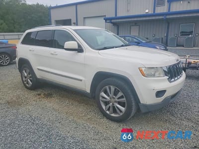 Czwarte zdjęcie samochodu z boku: 2012 JEEP GRAND CHEROKEE LAREDO VIN:1C4RJFAT5CC297740 - miniatura