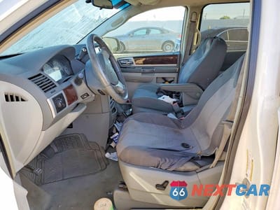 Zdjęcie 7 z 13 samochodu: 2010 CHRYSLER TOWN & COUNTRY TOURING VIN:2A4RR5D19AR347454 - miniatura