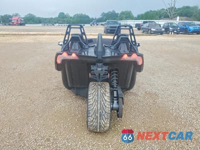 Czwarte zdjęcie samochodu z boku: 2017 POLARIS SLINGSHOT VIN:57XAASFA3H8120506 - miniatura