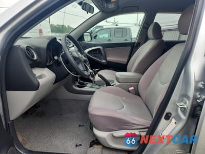 Zdjęcie 7 z 12 samochodu: 2006 TOYOTA RAV4 BASE VIN:JTMZD33V766006842 - miniatura