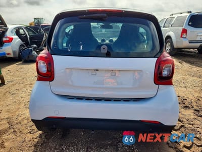 Zdjęcie 6 z 12 samochodu: 2018 SMART FORTWO VIN:WMEFJ9BA0JK283377 - miniatura