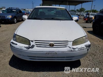 Piąte zdjęcie samochodu w środku: 1999 TOYOTA CAMRY LE VIN:JT2BG22K8X0285550 - miniatura