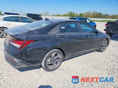 Trzecie zdjęcie samochodu z tyłu: 2025 HYUNDAI ELANTRA SEL SPORT VIN:KMHLM4DG6SU880015 - miniatura