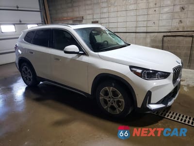 Czwarte zdjęcie samochodu z boku: 2026 BMW X1 XDRIVE28I VIN:WBX73EF0XT5628023 - miniatura