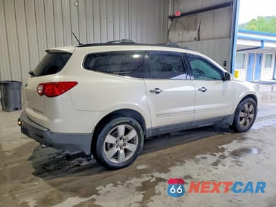 Trzecie zdjęcie samochodu z tyłu: 2011 CHEVROLET TRAVERSE LTZ VIN:1GNKVLED3BJ204867 - miniatura