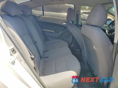Zdjęcie 10 z 12 samochodu: 2018 KIA FORTE LX VIN:3KPFK4A7XJE268361 - miniatura