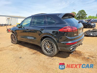 Drugie zdjęcie samochodu z przodu: 2017 PORSCHE CAYENNE VIN:WP1AA2A27HKA86600 - miniatura