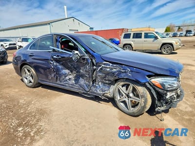 Czwarte zdjęcie samochodu z boku: 2015 MERCEDES-BENZ C 300 4MATIC VIN:55SWF4KB8FU086147 - miniatura