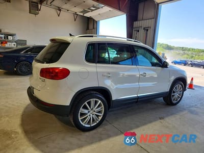 Trzecie zdjęcie samochodu z tyłu: 2014 VOLKSWAGEN TIGUAN S VIN:WVGBV3AXXEW542858 - miniatura