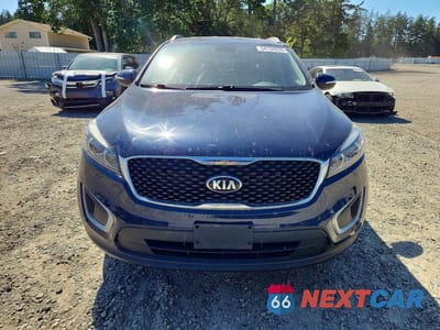 Piąte zdjęcie samochodu w środku: 2017 KIA SORENTO LX V6 VIN:5XYPGDA58HG335363 - miniatura