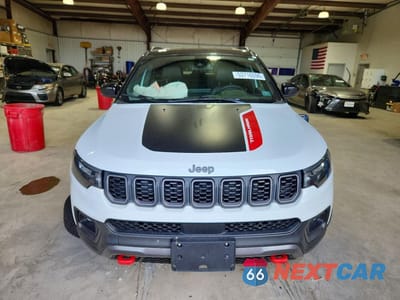 Piąte zdjęcie samochodu w środku: 2025 JEEP COMPASS TRAILHAWK VIN:3C4NJDDN5ST532835 - miniatura