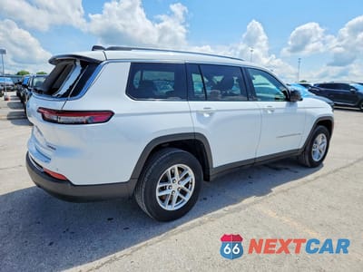 Trzecie zdjęcie samochodu z tyłu: 2021 JEEP GRAND CHEROKEE L LAREDO VIN:1C4RJKAGXM8151771 - miniatura