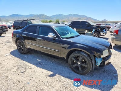 Czwarte zdjęcie samochodu z boku: 2010 CHRYSLER 300 TOURING VIN:2C3CA5CV4AH185587 - miniatura