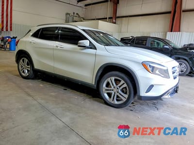 Czwarte zdjęcie samochodu z boku: 2015 MERCEDES-BENZ GLA 250 4MATIC VIN:WDCTG4GB4FJ129167 - miniatura