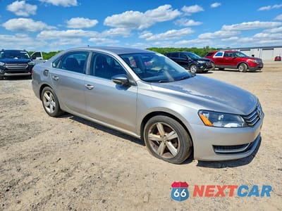 Czwarte zdjęcie samochodu z boku: 2012 VOLKSWAGEN PASSAT SE VIN:1VWBP7A37CC089569 - miniatura