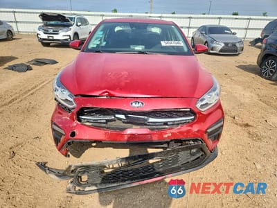 Piąte zdjęcie samochodu w środku: 2019 KIA FORTE S VIN:3KPF34AD7KE013140 - miniatura