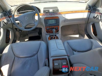 Zdjęcie 8 z 12 samochodu: 2005 MERCEDES-BENZ S 500 VIN:WDBNG75J85A442021 - miniatura
