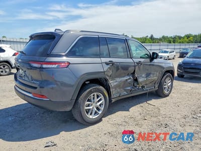 Trzecie zdjęcie samochodu z tyłu: 2025 JEEP GRAND CHEROKEE LAREDO VIN:1C4RJHAG4SC354734 - miniatura