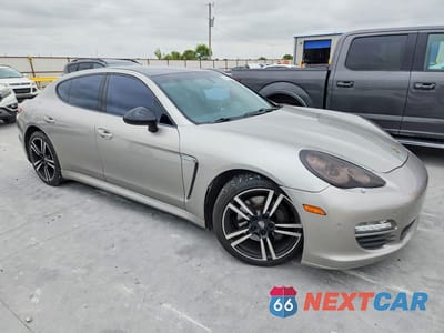 Czwarte zdjęcie samochodu z boku: 2012 PORSCHE PANAMERA 2 VIN:WP0AA2A79CL017651 - miniatura