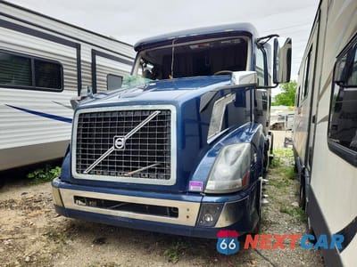 Drugie zdjęcie samochodu z przodu: 2016 VOLVO VNL SEMI TRUCK VIN:4V4NC9EH2GN931729 - miniatura