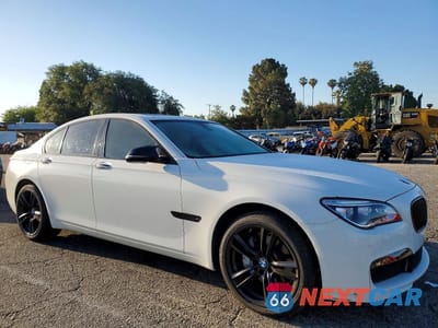 Czwarte zdjęcie samochodu z boku: 2013 BMW 740 I VIN:WBAYA6C50DC995312 - miniatura