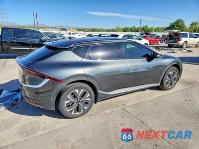 Trzecie zdjęcie samochodu z tyłu: 2024 KIA EV6 LIGHT LONG RANGE VIN:KNDC3DLC7R5619549 - miniatura