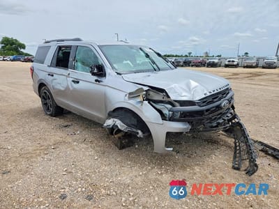 Czwarte zdjęcie samochodu z boku: 2023 FORD EXPEDITION LIMITED VIN:1FMJU1K84PEA13988 - miniatura