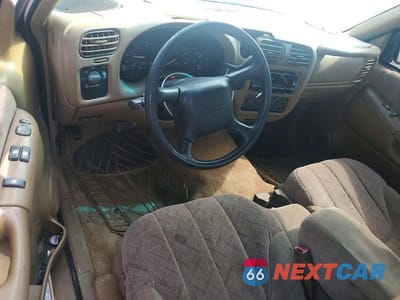 Zdjęcie 8 z 12 samochodu: 2002 GMC SONOMA VIN:1GTCS19W228116499 - miniatura