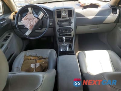 Zdjęcie 8 z 12 samochodu: 2006 CHRYSLER 300 VIN:2C3KA53G06H177698 - miniatura