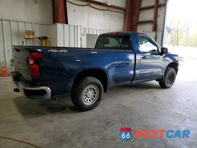 Trzecie zdjęcie samochodu z tyłu: 2022 CHEVROLET SILVERADO K1500 VIN:3GCNDAED0NG668136 - miniatura